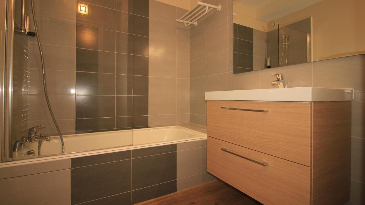 Logis Hotel Lodge La Valette Сессон-Севинье Экстерьер фото