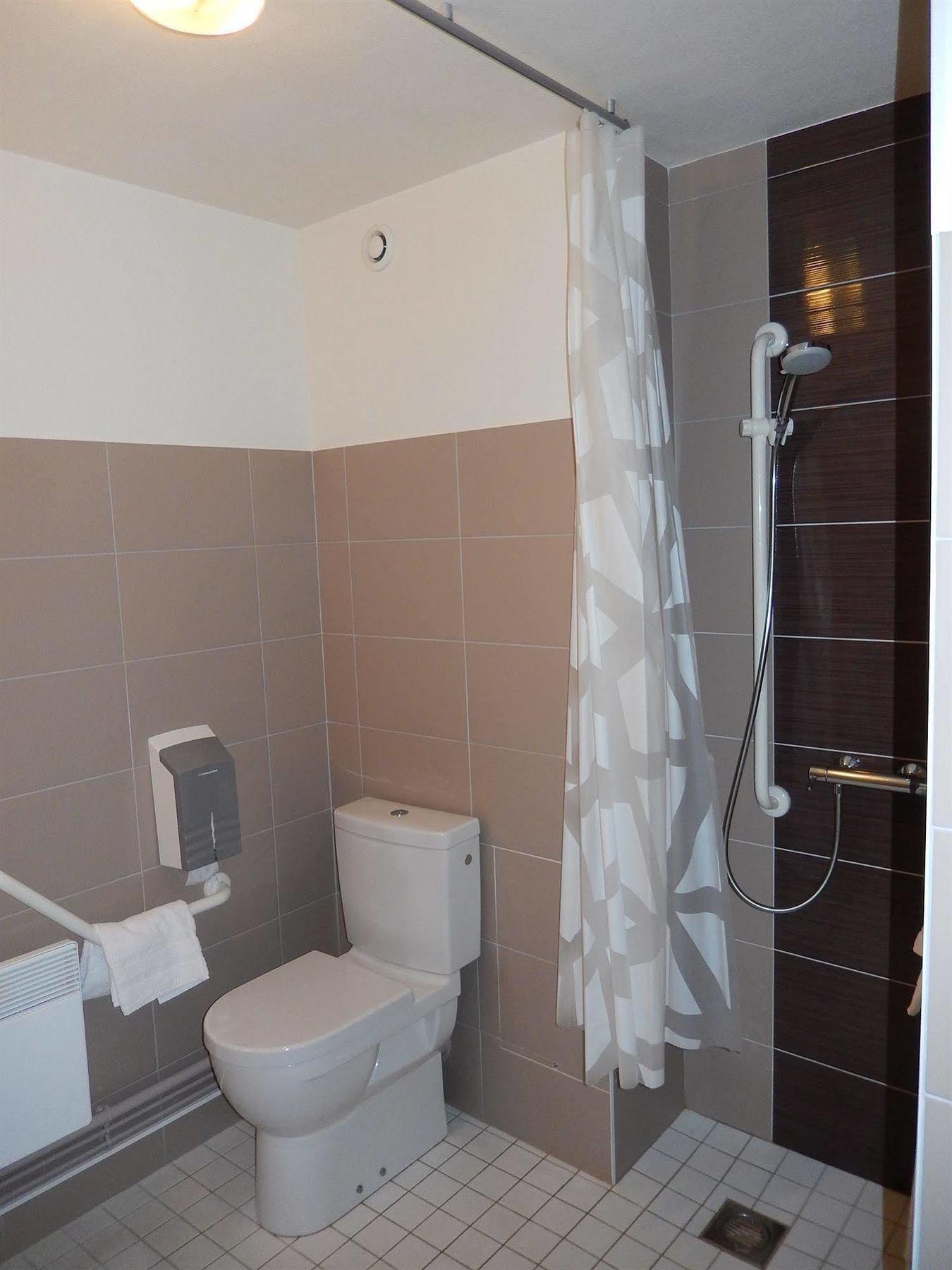 Logis Hotel Lodge La Valette Сессон-Севинье Экстерьер фото