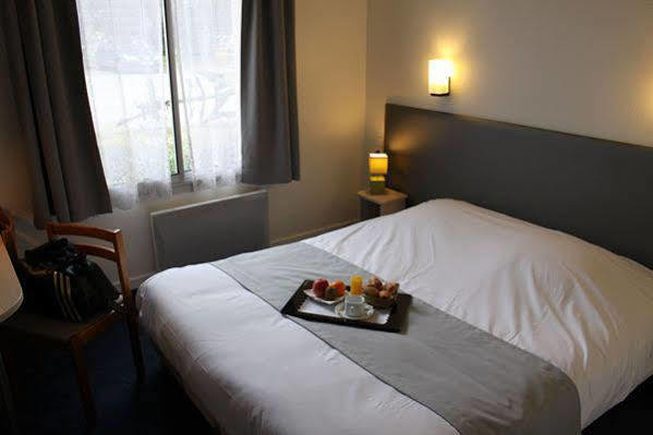 Logis Hotel Lodge La Valette Сессон-Севинье Экстерьер фото